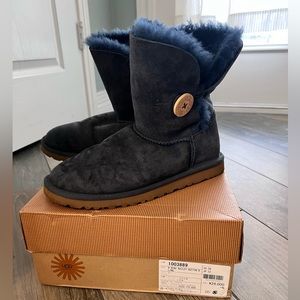 UGGs. Navy blue size 6